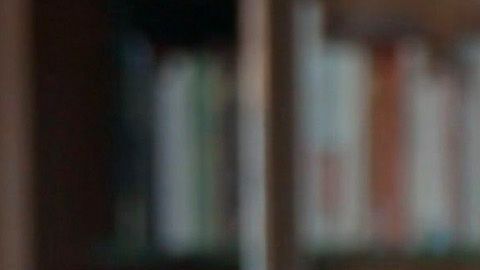 Bill Gates le hornea un pastel a Warren Buffet y le desea feliz cumpleaños 90