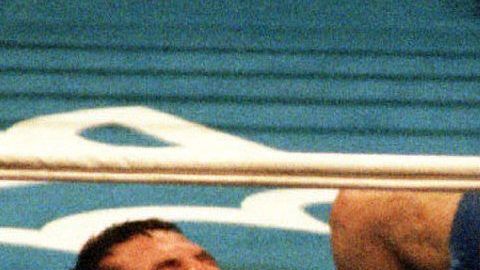 Julio César Chávez en la lona.