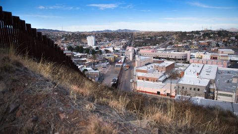 La mujer hizo las 25 millas de recorrido para salvarle la vida a su marido.