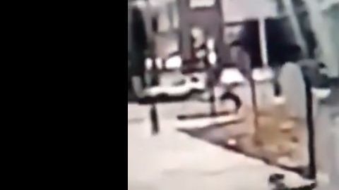 El video fue compartido por el LASD.