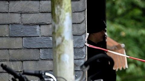 Mujer mata a 5 de sus hijos y luego trata de suicidarse en vías de tren