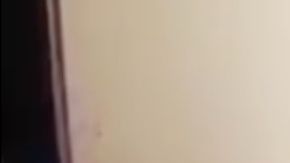 VIDEO: A tablazos narcos interrogan a hombre dentro de cárcel para después "molerlo" a golpes