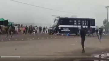 VIDEO: Brutalidad policiaca, atropellan con camión a estudiantes que protestaban