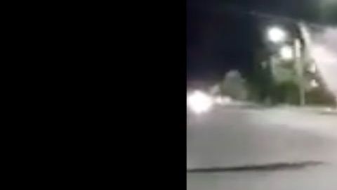 VIDEO: Narcos ejecutan a hombre en plena calle con fusil de alto poder