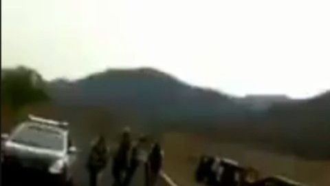 VIDEO: Narcos retan al CJNG mientras policías supuestamente los cuidan