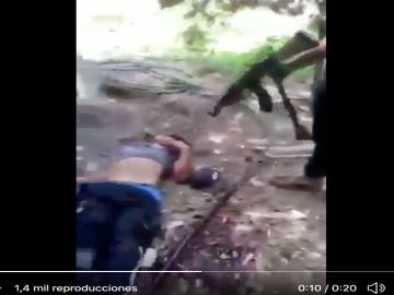 VIDEO: Sicarios del CJNG le destroza la cabeza a balazos a integrante de Cárteles Unidos