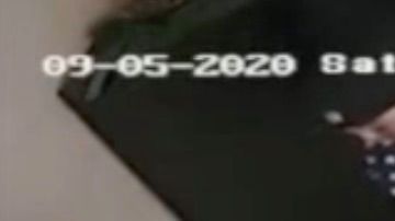 En las imágenes se ve cómo el hombre expone su pene a la empleada del spa y luego intenta acorralarla para abusar sexualmente de ella.