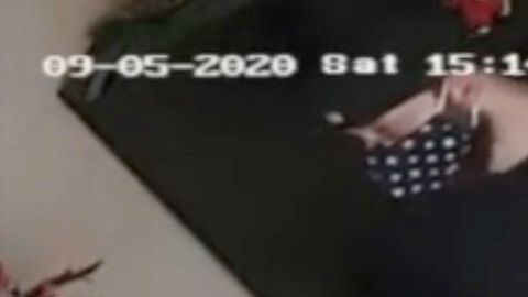 En las imágenes se ve cómo el hombre expone su pene a la empleada del spa y luego intenta acorralarla para abusar sexualmente de ella.