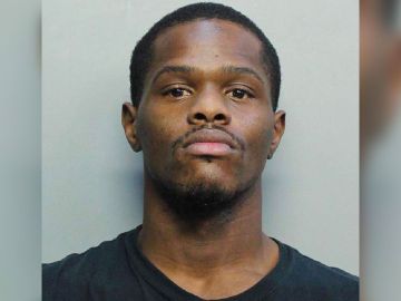Anthony Bernard Carter, de 28 años, continúa en la cárcel.