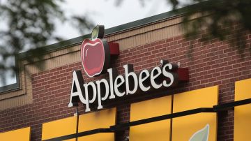 Applebee's quiere que los niños vuelvan a clases bien alimentados.