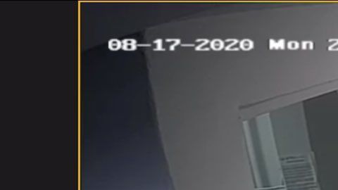 Captura de la cámara de seguridad donde se ve al hombre robando correspondencia.