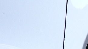 Si necesitas quitar una rueda, asegúrate de aflojar las tuercas antes de levantar el carro; de lo contrario, tendrás problemas para quitarla después.