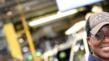 Habrá contratación de personal y renovaciones en las fábricas