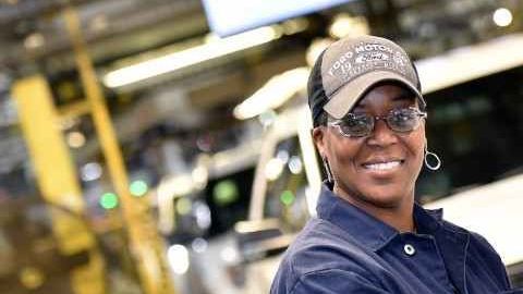 Habrá contratación de personal y renovaciones en las fábricas