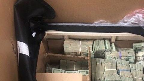 El dinero estaba en unos muebles.