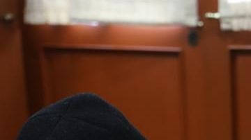 Activistas realizaron pinta en cuadro de Francisco I. Madero.