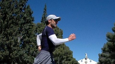 Hacer ejercicio es fundamental para mantenerse saludable.