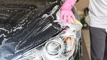 Una investigación en Centinela Car Wash, Inc., bajo el nombre comercial de Playa Vista Car Wash, reveló una variedad de prácticas de robo de sueldo que son comunes en la industria del lavado de autos.