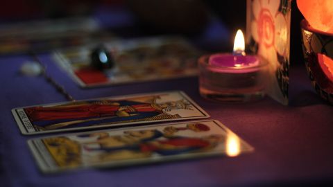 Una consulta del tarot puede ser una buena consejera.