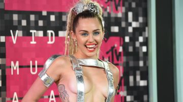 Miley Cyrus en los MTV VMAs del 2015.