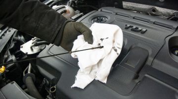 El aceite lubricante es la sangre para tu motor, por eso siempre debes elegir uno de buena calidad y no poner en riesgo la vida de tu auto.