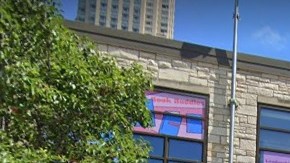 La escuela católica Frances Xavier Warde, contigua a la catedral católica de Chicago.