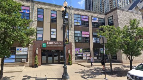 La escuela católica Frances Xavier Warde, contigua a la catedral católica de Chicago.