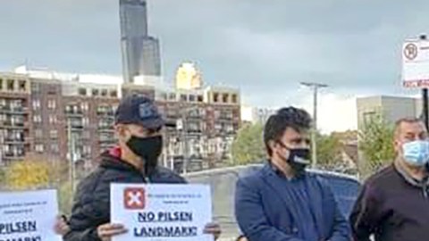 El pasado 12 de octubre se realizó una protesta contra el plan de declarar un distrito histórico en Pilsen. (Cortesía Vicky Lugo)