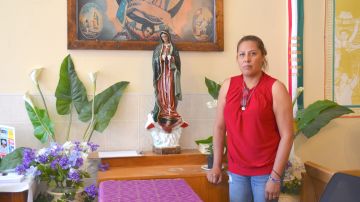 Francisca Lino para evitar la deportación permanece refugiada en la iglesia Metodista Unida San Adalberto en Humboldt Park, desde hace tres años. (Belhú Sanabria / La Raza)