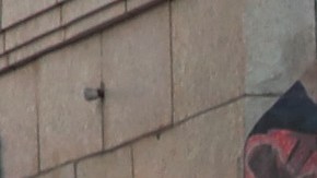 Un mural en el barrio de Pilsen proclama que ningún ser humano es ilegal y pide la legalización de los indocumentados. (Getty Images)