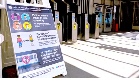 El joven fue apuñalado en una plataforma de la línea azul de la CTA en Homan Square, el jueves.