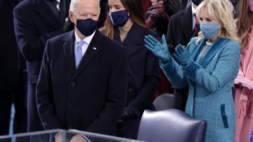 Joe Biden  y su esposa Jill al llegar a la ceremonia de inauguración presidencial, el 20 de enero de 2021. Biden es el presidente #46 de EEUU.