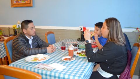 El Sabor Poblano celebró la reapertura de los restaurantes en Chicago. (Belhú Sanabria / La Raza)