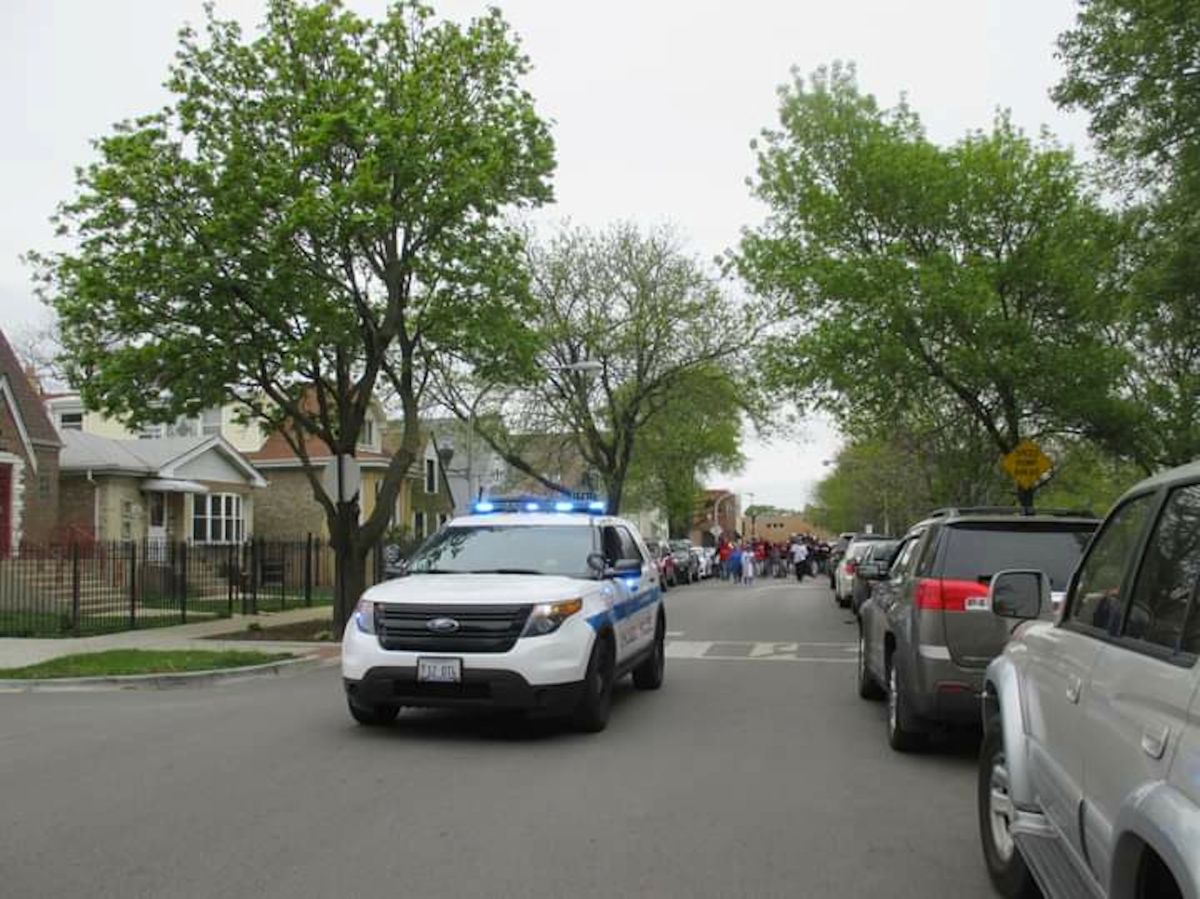 La Policía de Chicago busca al sujeto que disparó a una persona de la tercera edad en un barrio al suroeste de Chicago