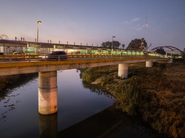 El Puente Internacional Gateway cruza el Río Grande en la frontera entre Estados Unidos y México