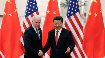 Joe Biden, presidente de EE.UU., y Xi Jinping, presidente de China, el 4 de diciembre de 2013, en Beijing, China.