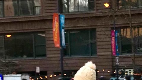 Trabajadores de hoteles y su lucha para que se apruebe una ordenanza que permitiría que vuelvan a ser contratados en sus antiguos puestos de trabajo. (Foto Sindicato Unite Here Local 1)