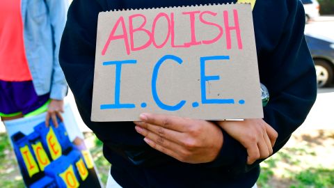 Protestas en Los Ángeles, California, el 6 de marzo de 2021, para exigir la abolición del Servicio de Inmigración y Control de Aduanas (ICE)