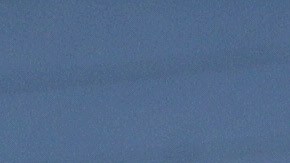 Un manifestante sostiene un cartel con una foto del ex oficial de policía de Minneapolis Derek Chauvin durante las manifestaciones que siguieron a la muerte de George Floyd el 30 de mayo de 2020 en Los Ángeles, California.