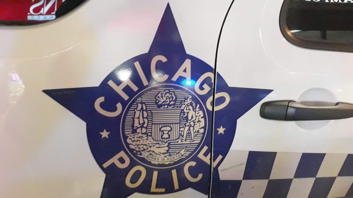 La Policía de Chicago investiga un asalto en el que a un joven de 24 años le roban el vehículo tras acabar de entregar un pedido en Humboldt Park. 