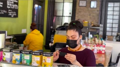 Recaudan fondos para mantener abierto La Malinche Coffee House de Pilsen. Foto Cortesía familia Torres