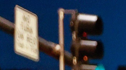 Manifestantes en Chicago exigen justicia para Adam Toledo, de 13 años, muerto por el disparo de un policía.