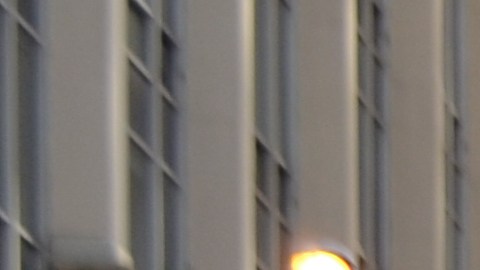 Manifestantes exigen la cancelación del contrato que la cárcel del Condado de Mchenry tiene con la Policía de Inmigración y Aduanas. (Belhú Sanabria / La Raza)