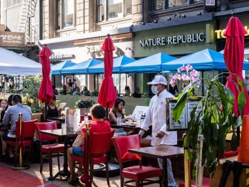 New York City Restaurants And Bars Adapt To Covid Restrictions And Offer Outdoor Seating Options