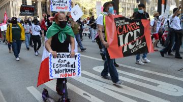 Marchistas de Chicago y suburbios alzan su voz por una legalización para los 11 millones de indocumentados. (Fotos: Belhú Sanabria / La Raza)
