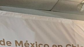 Personas reciben la vacuna contra el covi-19 en la sede del Consulado General de México en Chicago. (Cortesía Consulado General de México)
