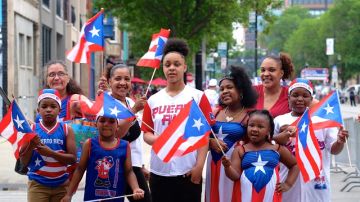 Ambiente de fiesta se vivirá en el Desfile Puertorriqueña de Chicago este sábado 19 de junio. Las fotos son de las celebraciones boricuas de 2019. (Cortesía Charlie Billups)