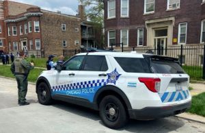 Un delincuente roba y choca vehículo con niños dentro  en el noroeste de Chicago
