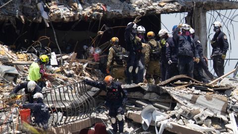 Las labores de rescate no han parado desde el jueves a las 2:00 a.m.