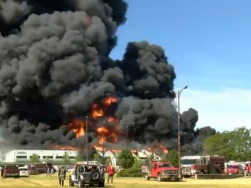 Los bomberos habían ordenado una evacuación obligatoria para el área al sur de Chemtool, ubicada en 1165 Prairie Hill Road. Foto captura NBC 5.